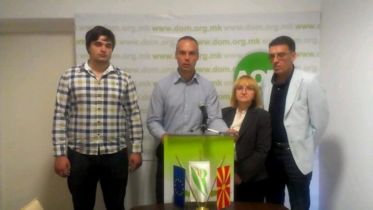 ДОМ бара повеќе велосипеди со велосипедски патеки и бесплатен јавен превоз за студентите