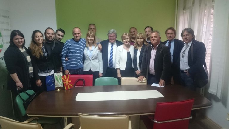 ДОМ: Поддршка од Европските Зелени за разврска на кризата